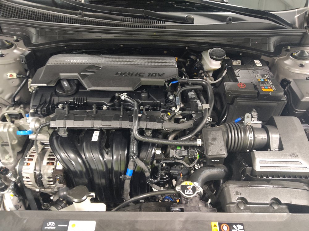 Used 2025 Hyundai Elantra Sport FWD image 30