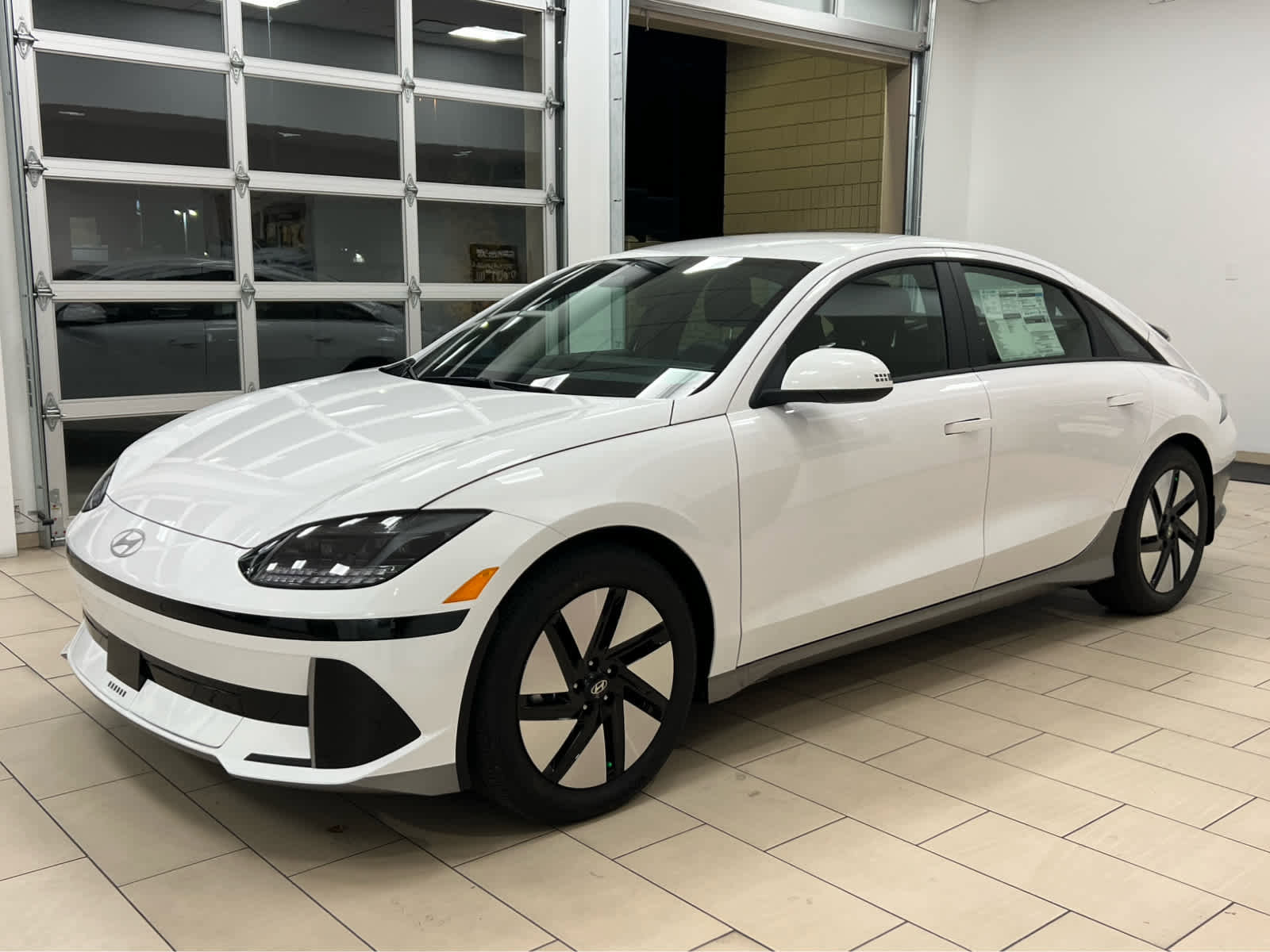 New 2025 Hyundai Ioniq 6 SE image 1