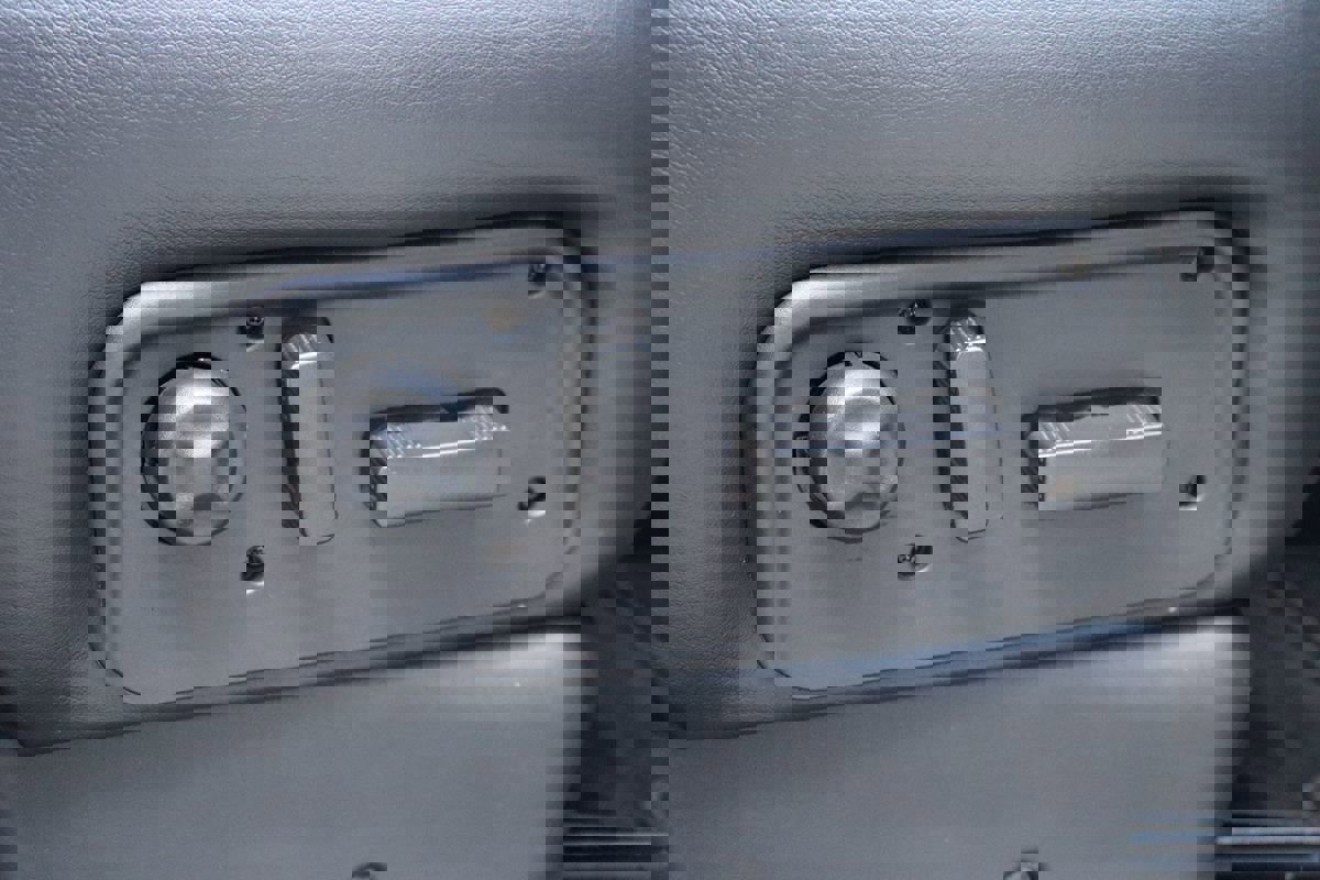 Used 2005 HUMMER H2 SUT w/ Preferred Equipment Group image 38