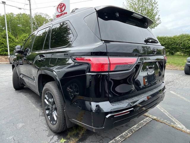 Used 2026 Toyota Sequoia Platinum AWD/4WD image 2