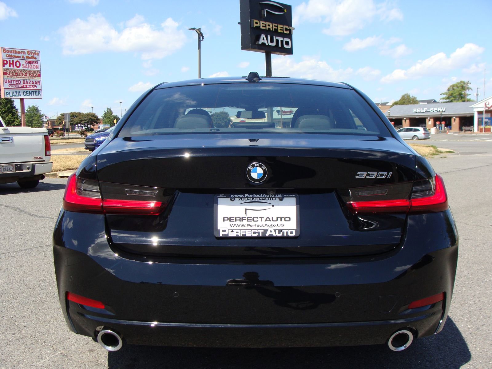 Used 2025 BMW 330i Sedan w/ M Sport Package image 5