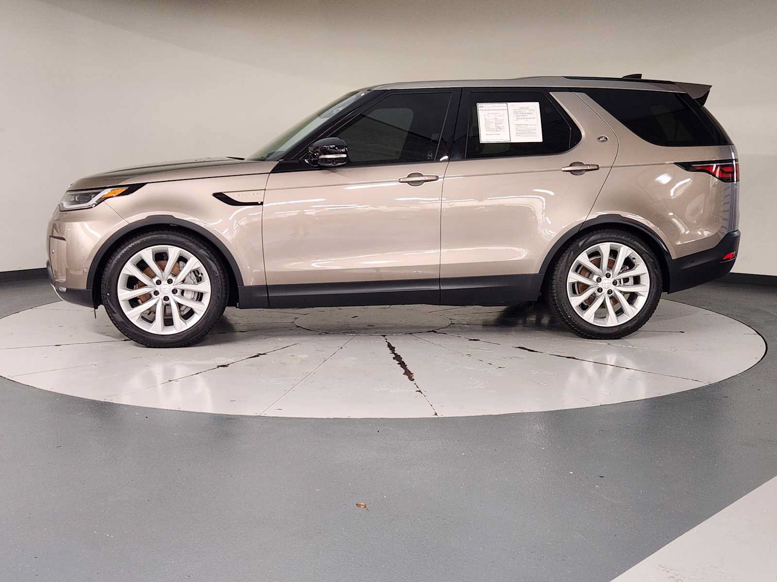Used 2026 Land Rover Discovery S AWD/4WD image 5