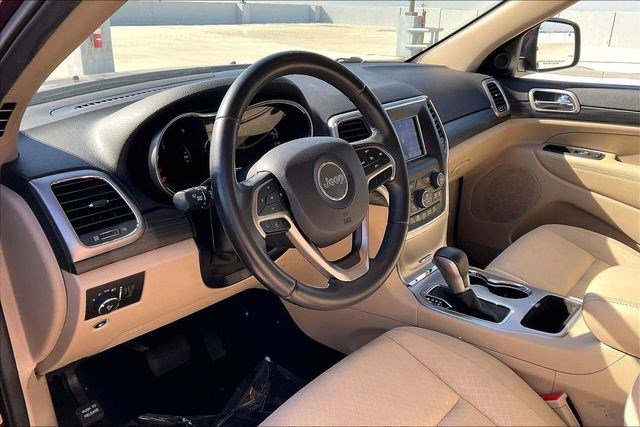 Used 2019 Jeep Grand Cherokee Laredo image 16