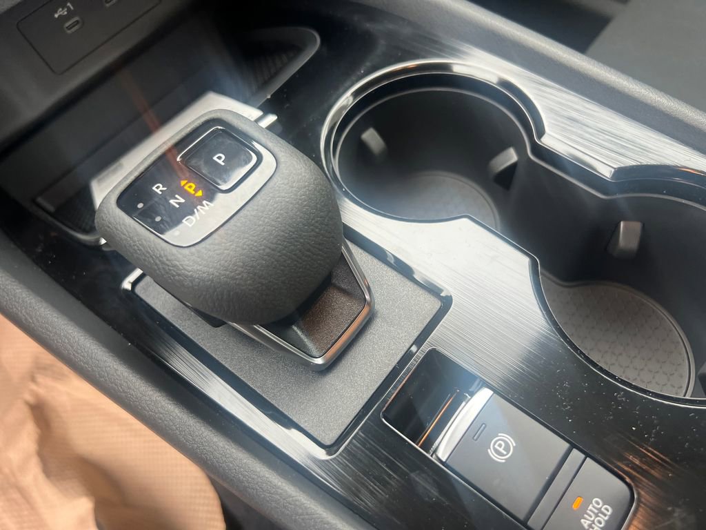 Used 2025 Nissan Rogue S AWD/4WD image 24