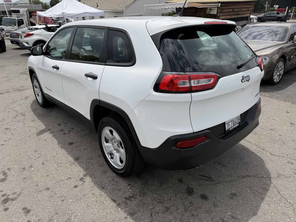 Used 2014 Jeep Cherokee Sport image 4