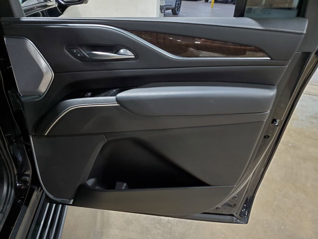 Used 2022 Cadillac Escalade ESV Sport Platinum w/ LPO, ONYX Package AWD/4WD image 22