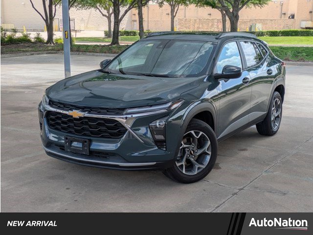 Used 2025 Chevrolet Trax LT FWD image 1