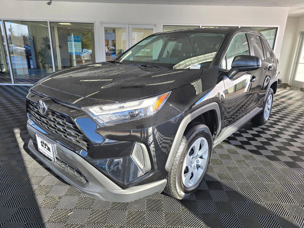 Used 2025 Toyota RAV4 LE image 7