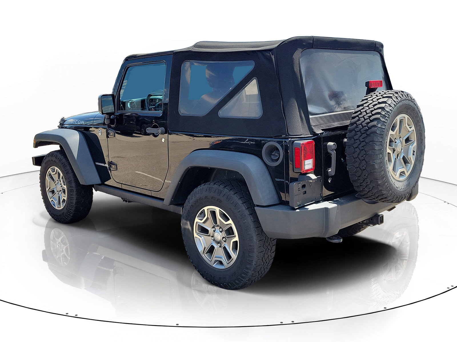 Used 2015 Jeep Wrangler Rubicon w/ Power Convenience Group AWD/4WD image 4