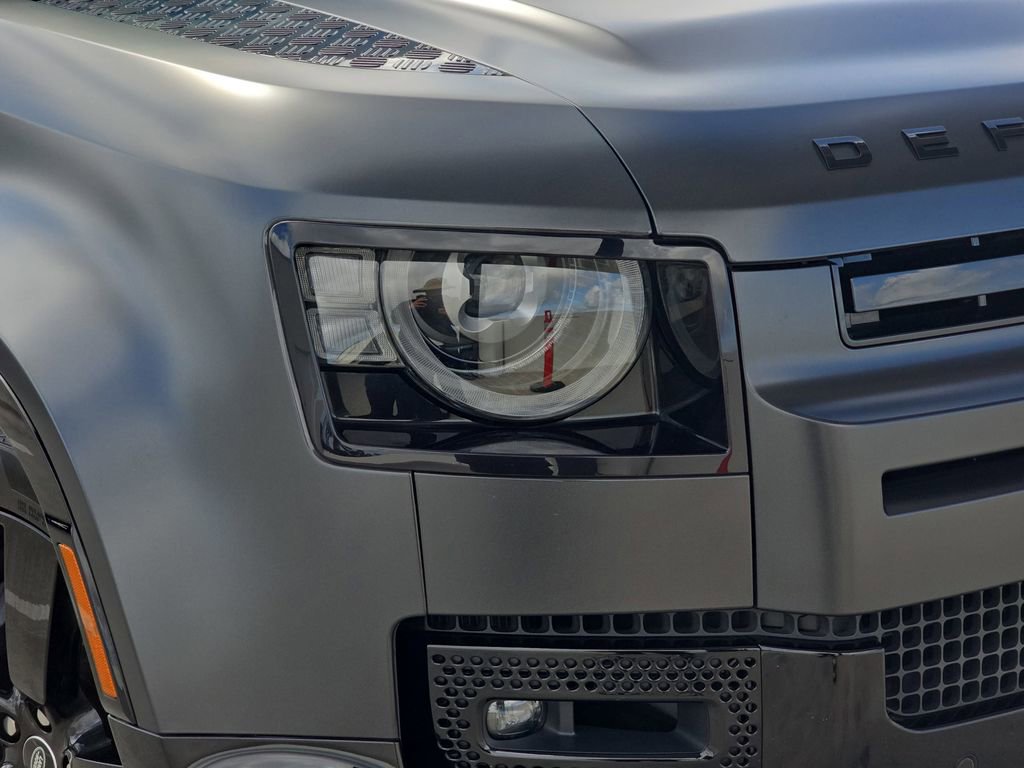 Certified 2023 Land Rover Defender 130 X-Dynamic SE AWD/4WD image 33