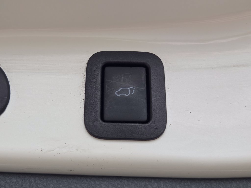Used 2015 Toyota Highlander Plus FWD image 28