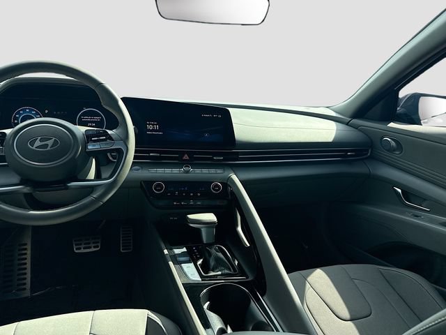 Certified 2025 Hyundai Elantra SEL FWD image 22