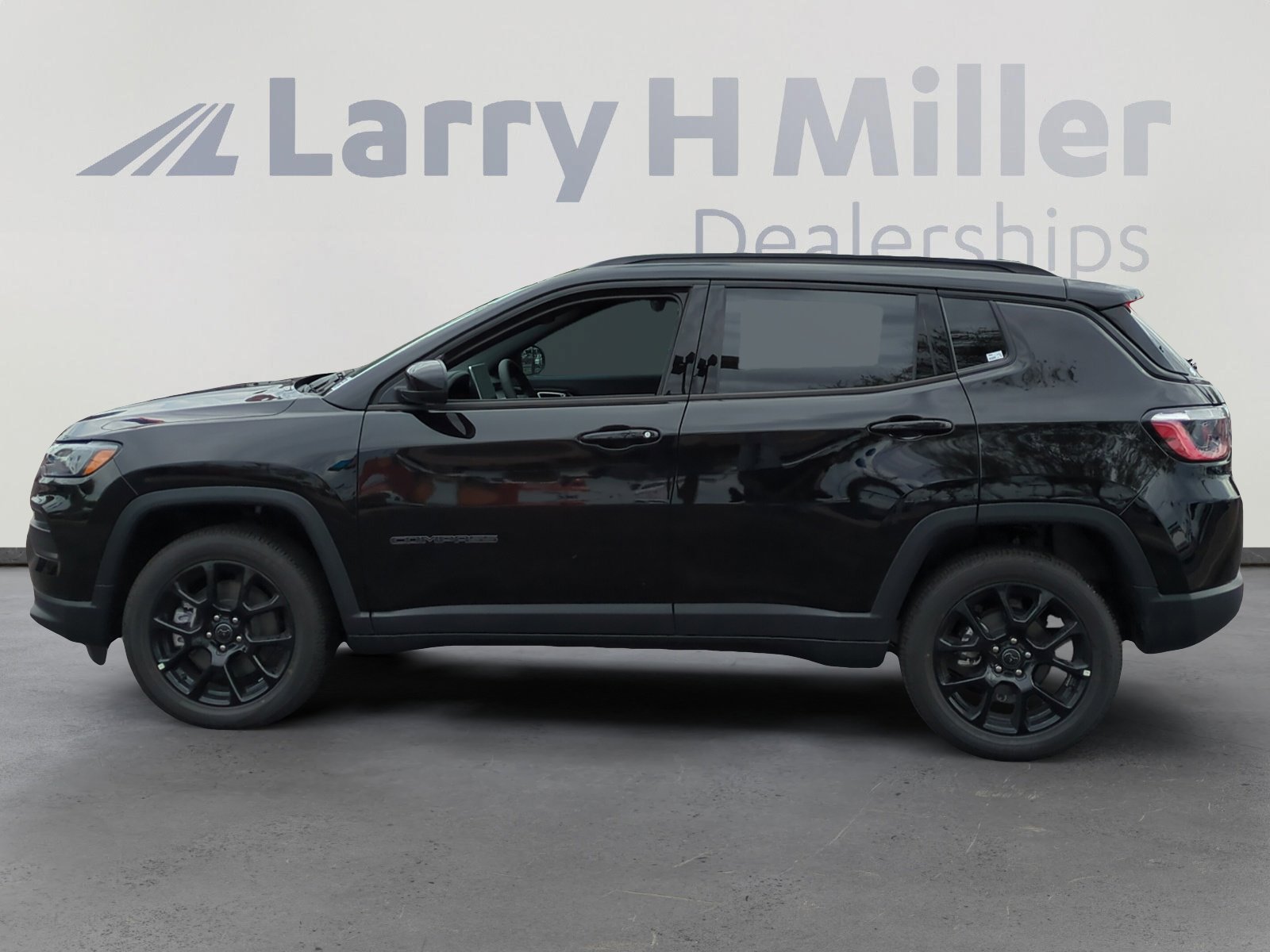 New 2026 Jeep Compass Latitude image 2
