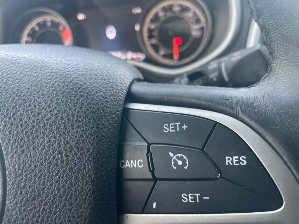 Used 2017 Jeep Cherokee Overland FWD image 23