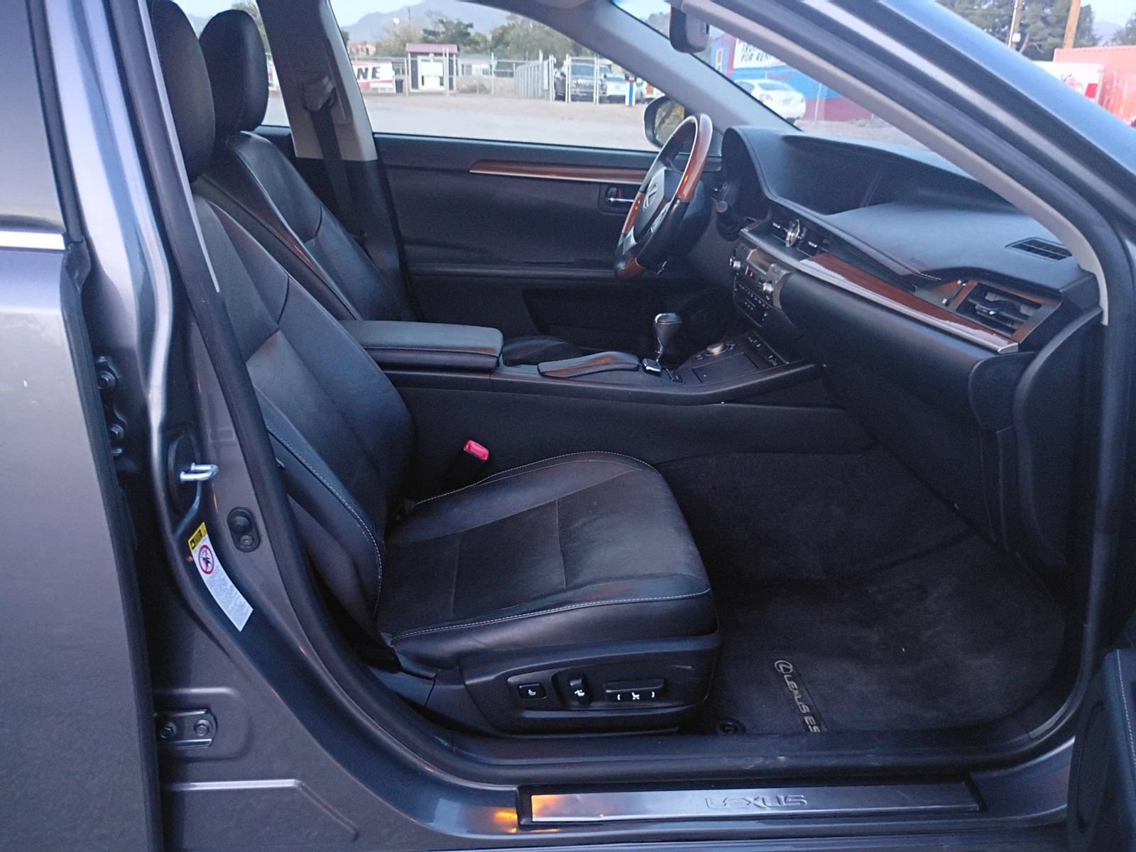 Used 2015 Lexus ES 300h w/ Navigation System Package FWD image 8