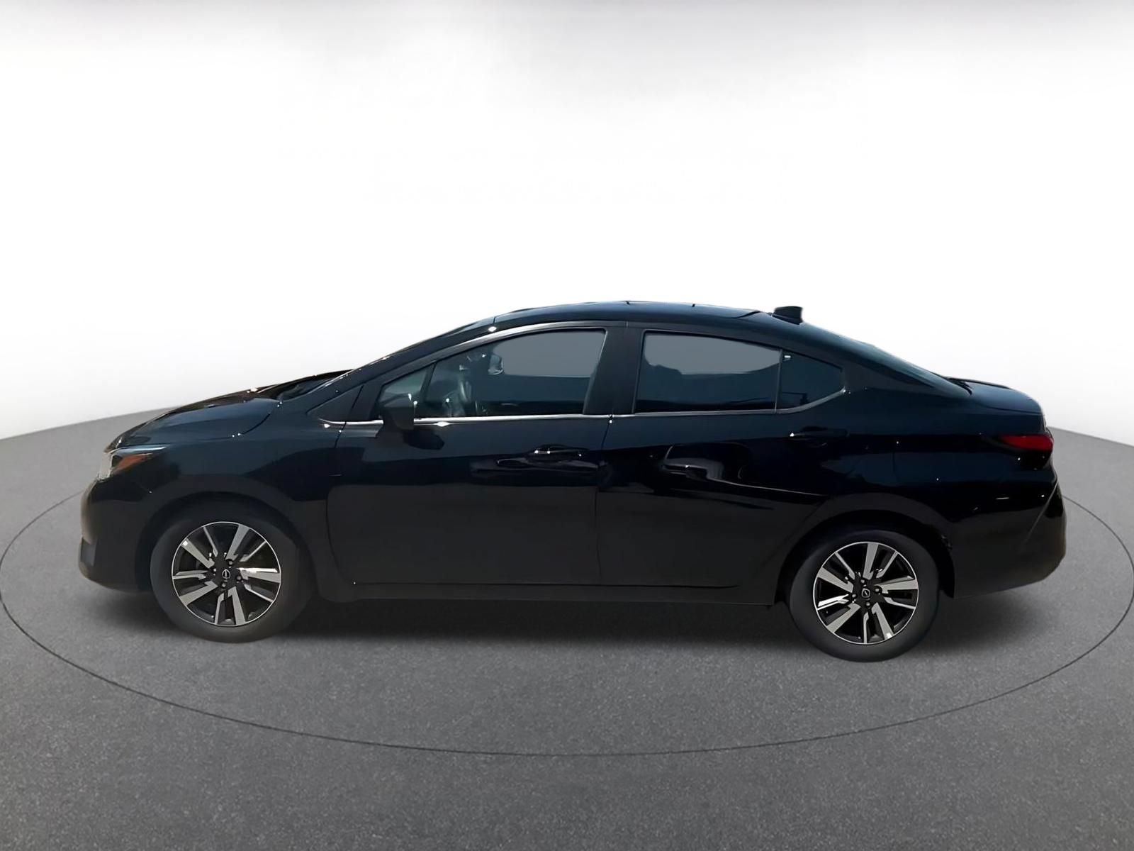 Used 2025 Nissan Versa SV FWD image 8