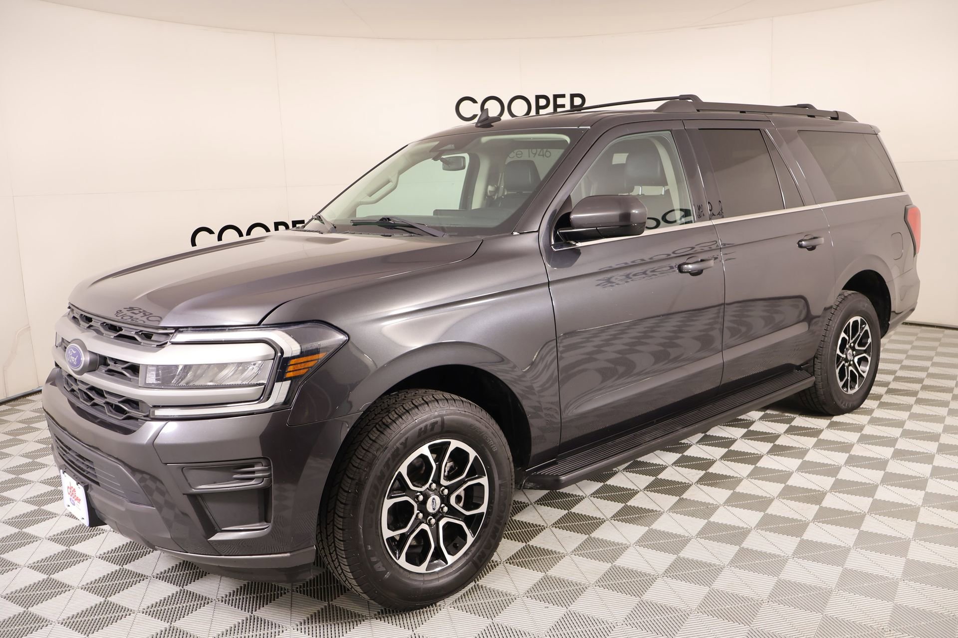 Used 2024 Ford Expedition Max XLT image 11