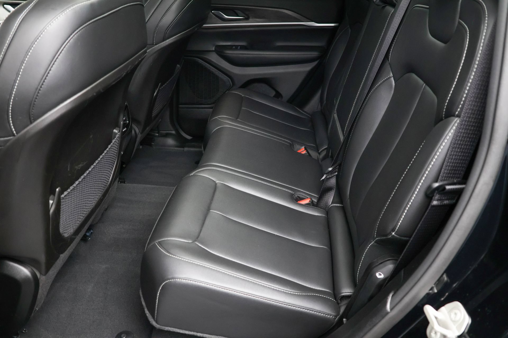 Used 2023 Jeep Grand Cherokee Limited AWD/4WD image 24