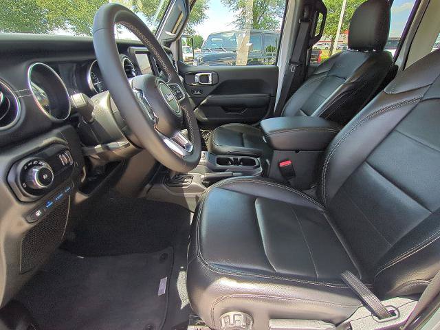 Used 2023 Jeep Wrangler Unlimited Sahara AWD/4WD image 51