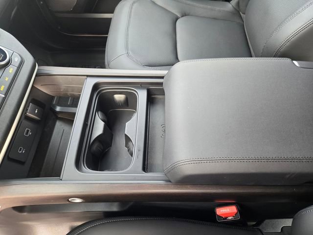 Used 2024 Land Rover Defender 110 SE image 24