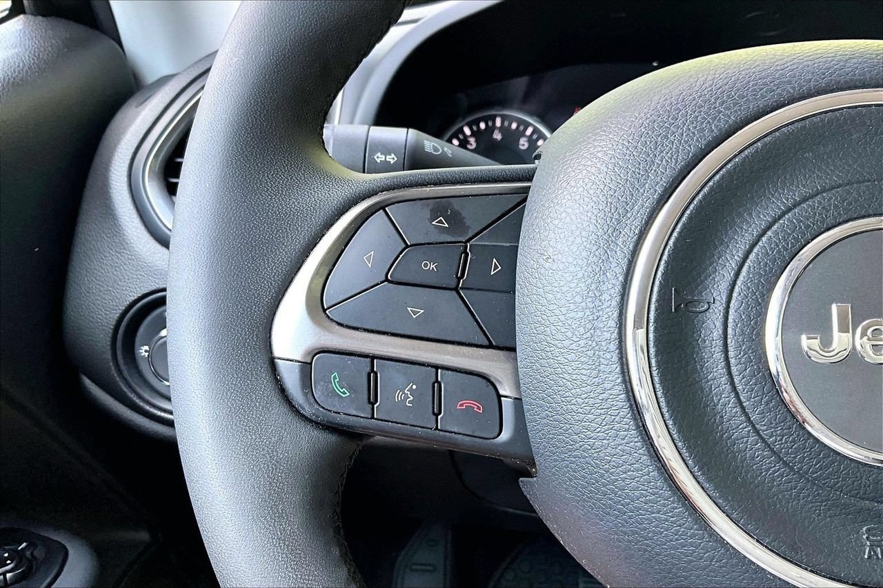 Certified 2022 Jeep Renegade Latitude AWD/4WD image 28