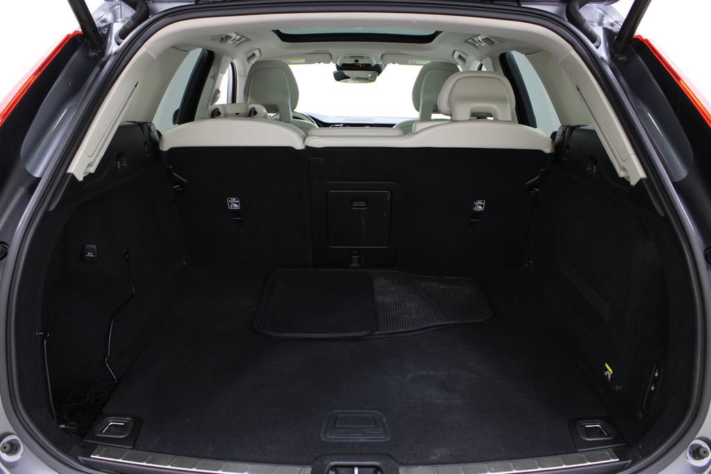 Used 2018 Volvo XC60 T6 Momentum w/ Convenience Package AWD/4WD image 31