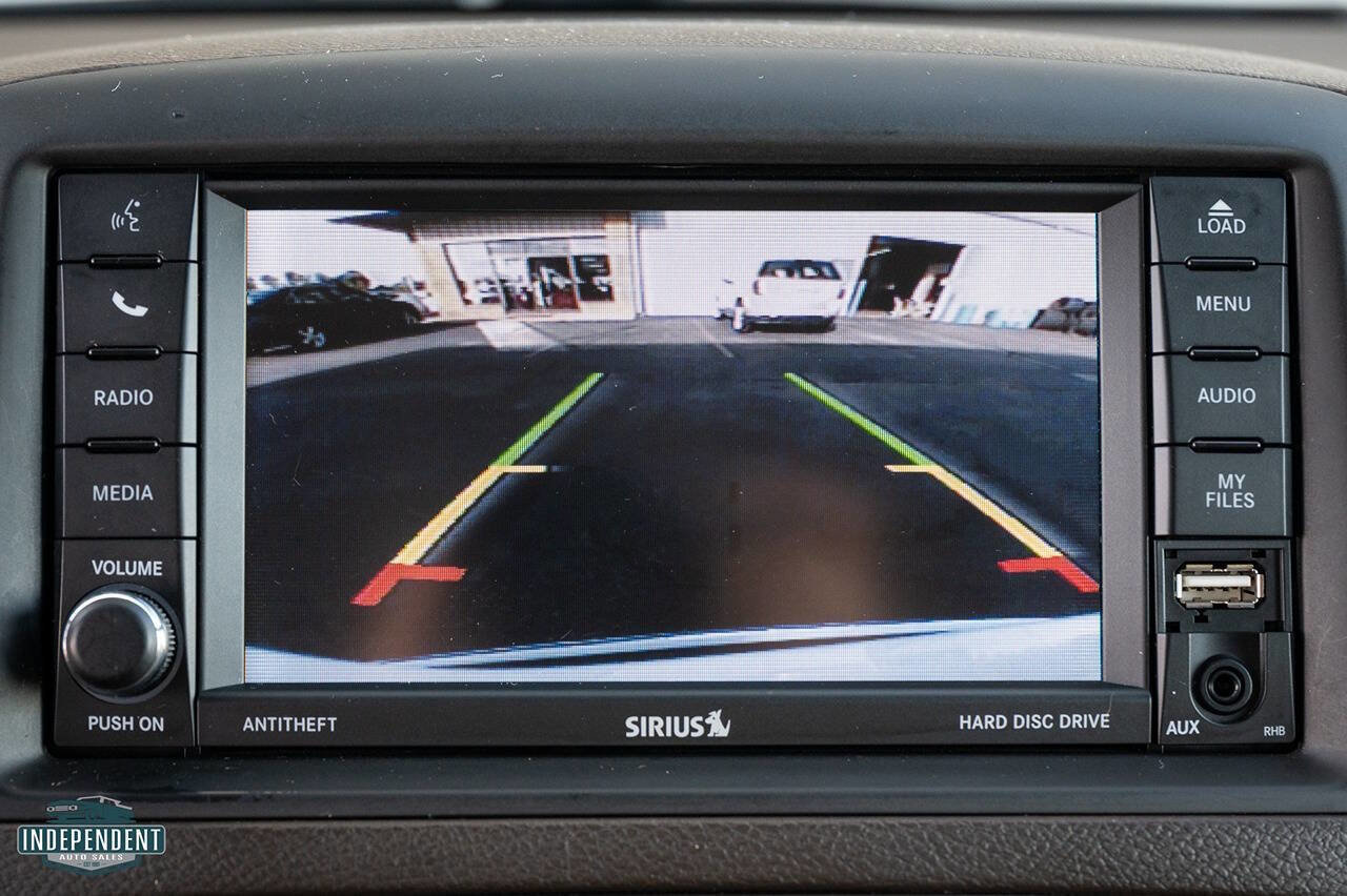 Used 2014 Chrysler Town & Country Touring image 29