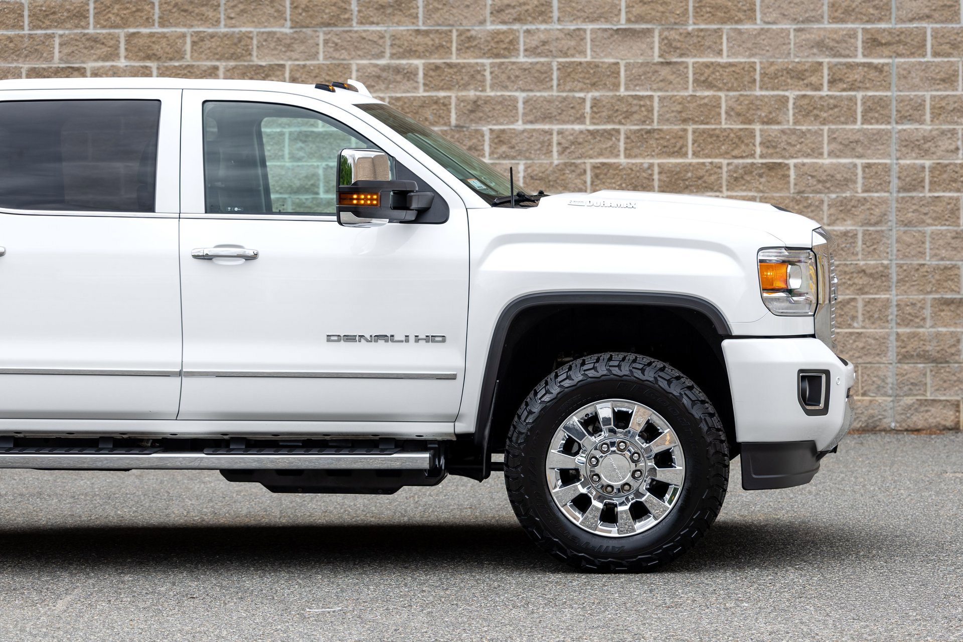 Used 2017 GMC Sierra 2500 Denali w/ Duramax Plus Package AWD/4WD image 12