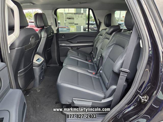 New 2027 Lincoln Navigator Premiere RWD image 9