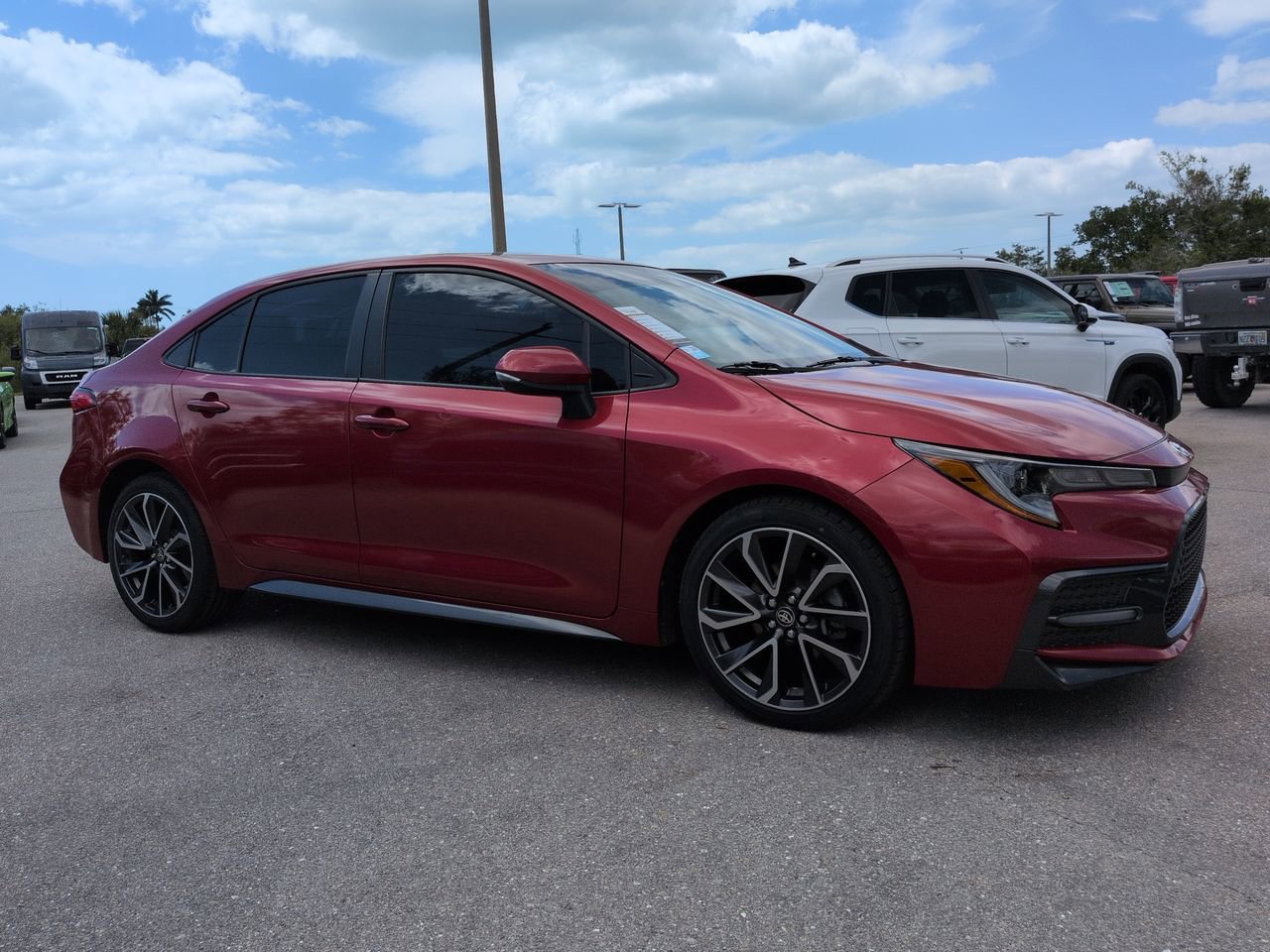 Used 2020 Toyota Corolla SE w/ SE Premium Package FWD image 2
