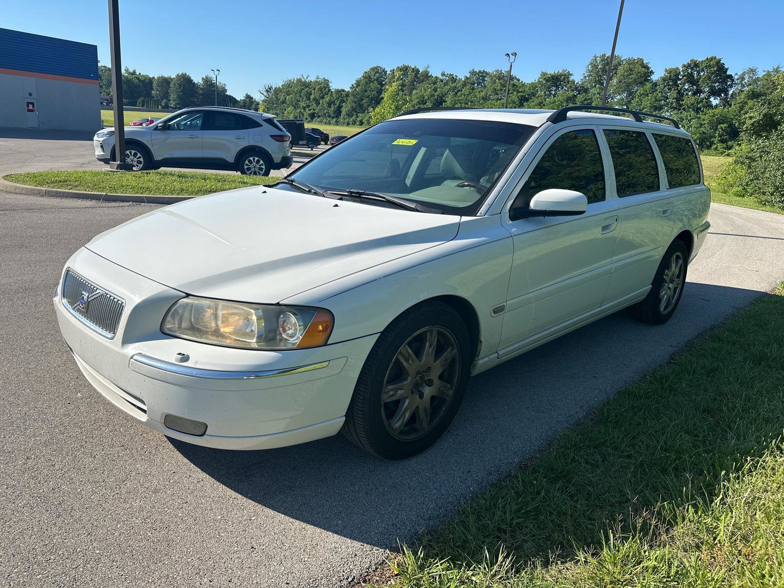 Used 2005 Volvo V70 2.5T FWD image 2