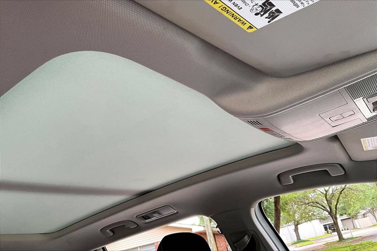 Used 2024 Volkswagen Tiguan SE w/ Panoramic Sunroof Package AWD/4WD image 28