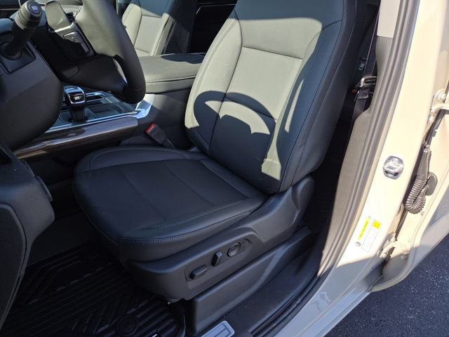 New 2026 Chevrolet Silverado 1500 RST w/ Dark Appearance Package AWD/4WD image 23