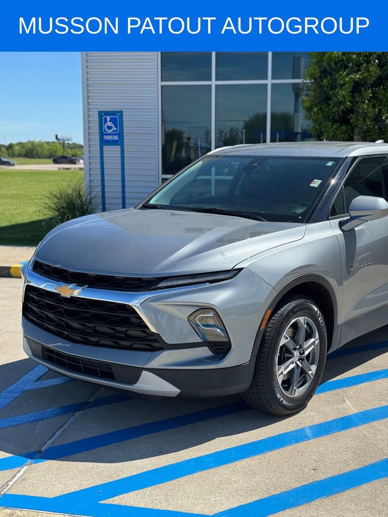Used 2025 Chevrolet Blazer LT image 2