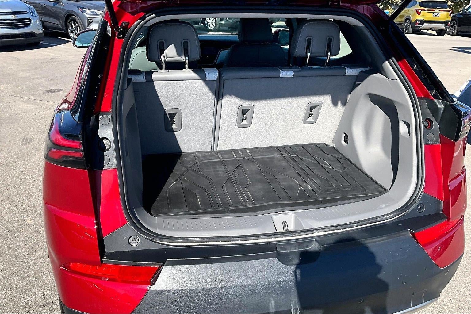 Used 2023 Chevrolet Bolt EUV Premier w/ Sun & Sound Package FWD image 4