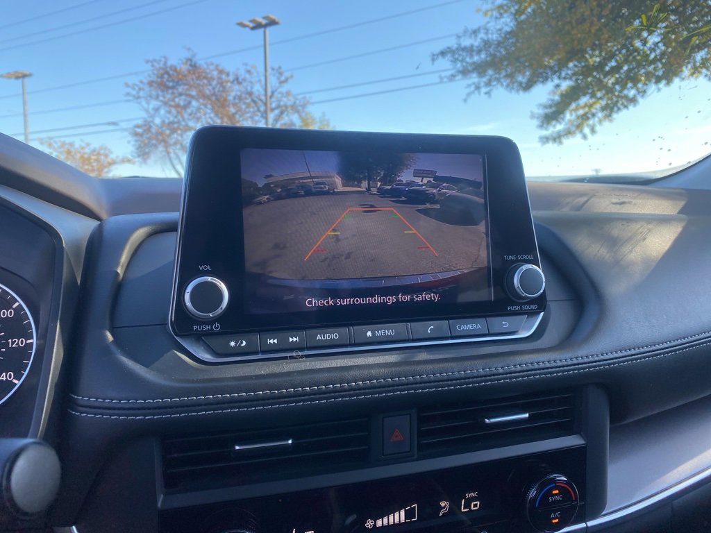 Used 2023 Nissan Rogue SV image 18