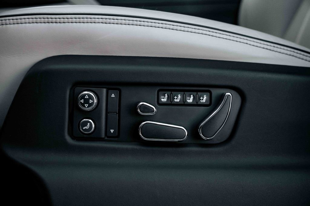 Used 2021 Bentley Bentayga image 26