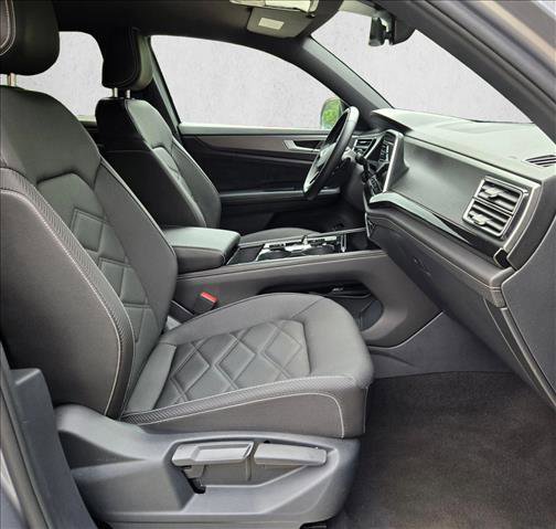 Used 2025 Volkswagen Atlas Cross Sport SE AWD/4WD image 19