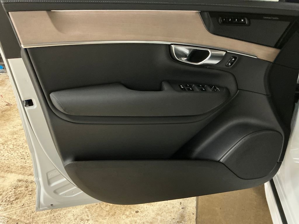 Used 2025 Volvo XC90 B6 Plus w/ Protection Package Premier image 15