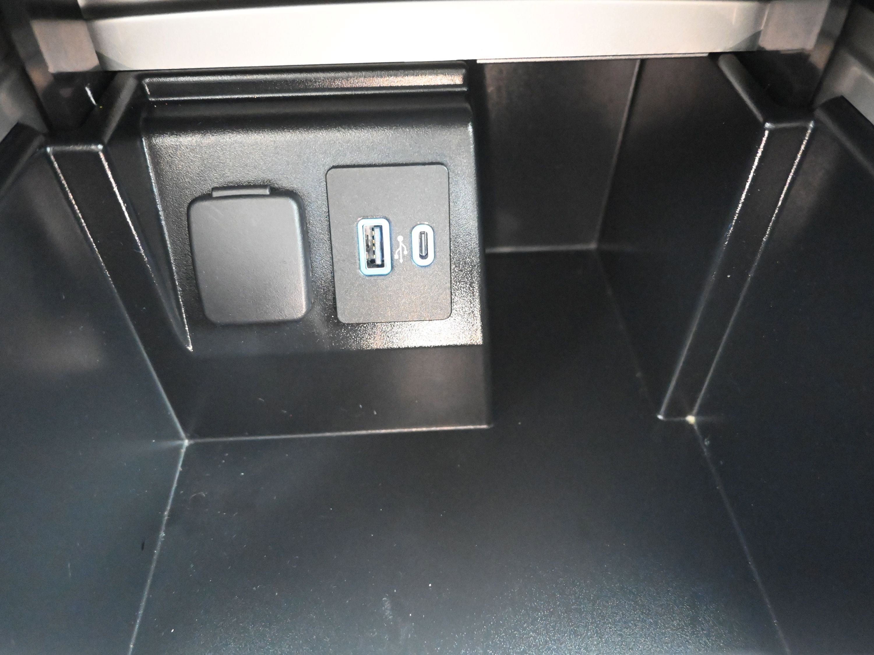 Used 2022 Ford Explorer XLT image 18