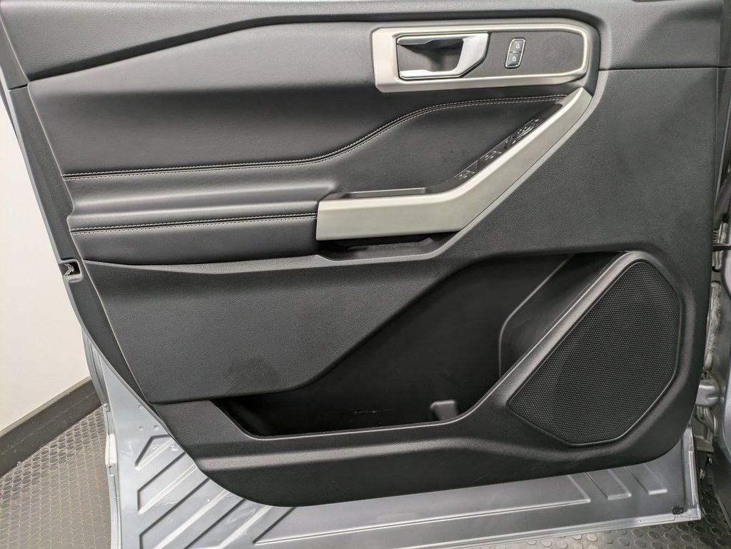 Used 2022 Ford Explorer XLT w/ Class IV Trailer Tow Package image 8