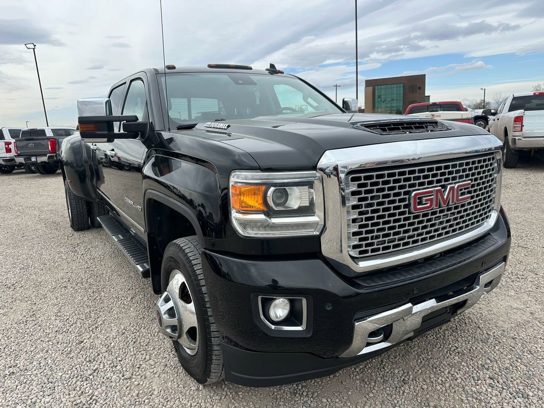 Used 2017 GMC Sierra 3500 Denali w/ Duramax Plus Package image 2
