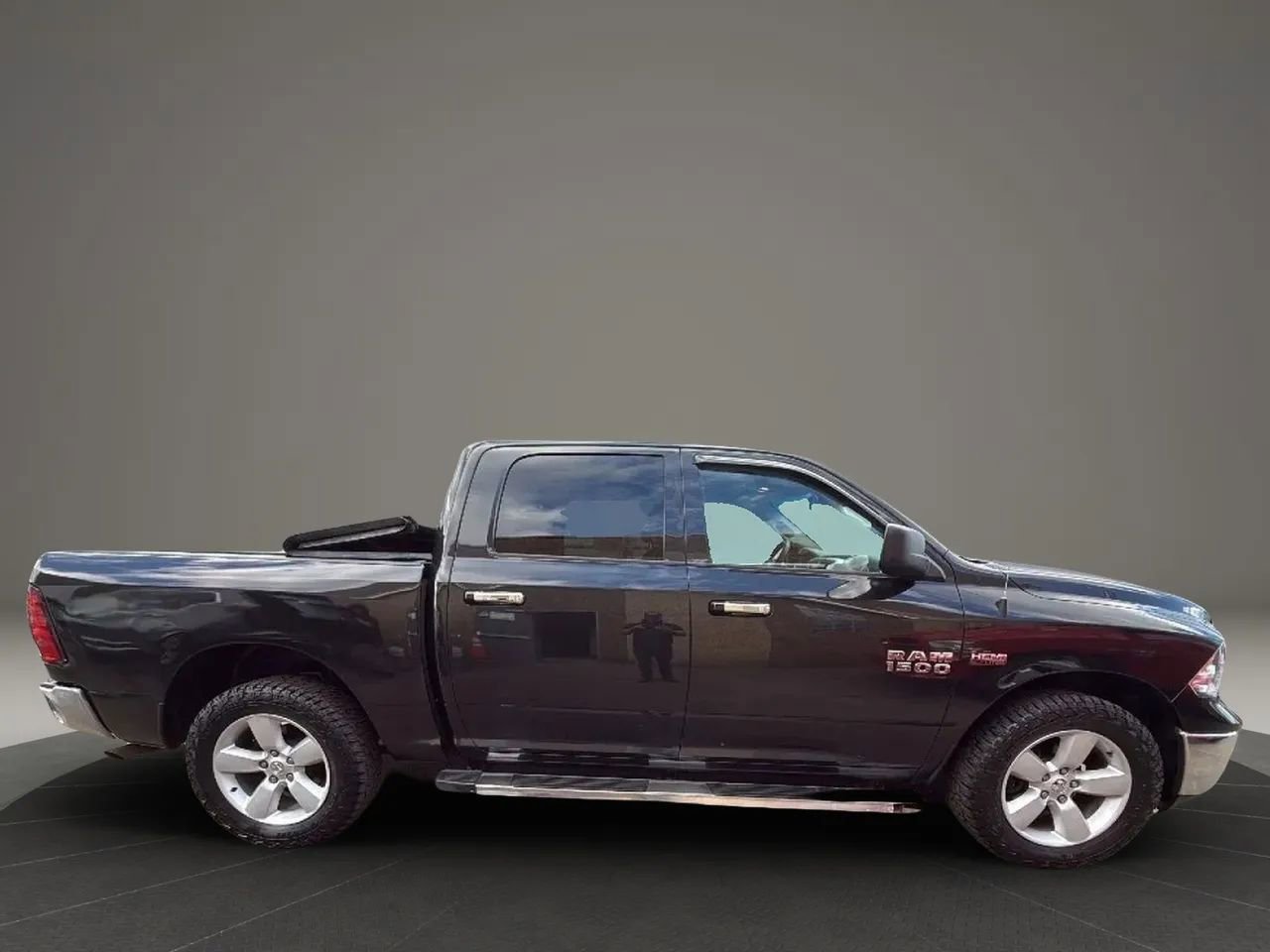 Used 2016 RAM 1500 Classic SLT AWD/4WD image 4