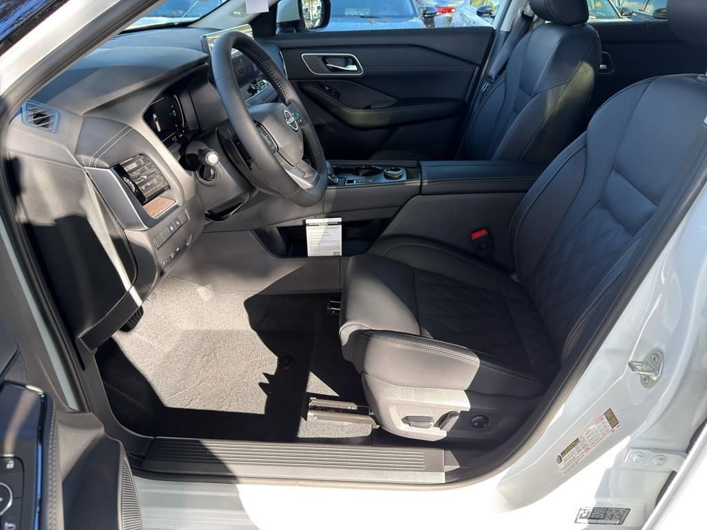 New 2026 Nissan Rogue Platinum image 16