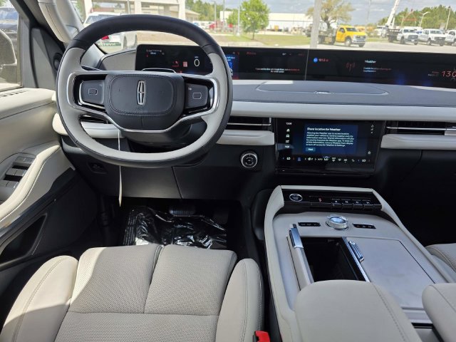 New 2026 Lincoln Navigator L Premier AWD/4WD image 6