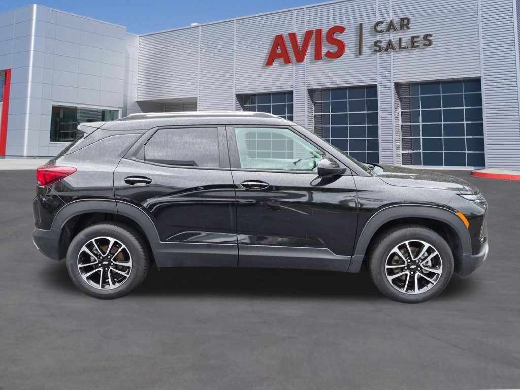 Used 2025 Chevrolet TrailBlazer LT AWD/4WD image 4