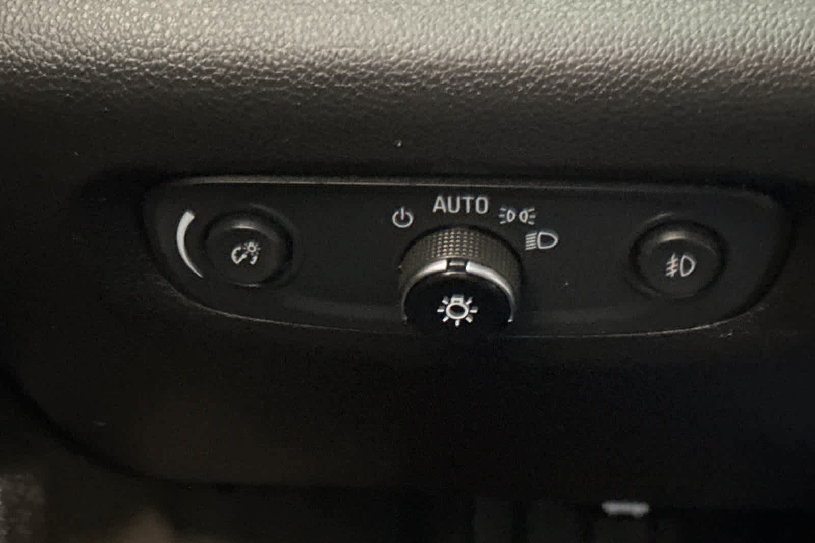Used 2021 Chevrolet Traverse LT w/ LT Premium Package AWD/4WD image 9