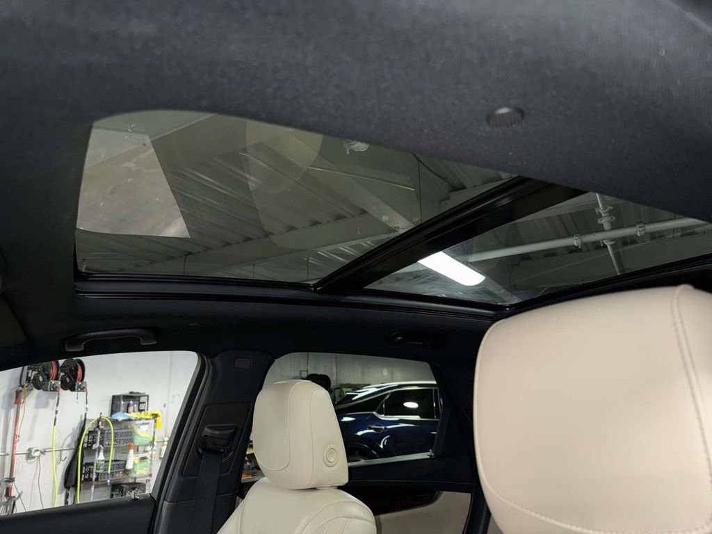 Used 2017 Cadillac XT5 Luxury w/ Driver Awareness Package image 21