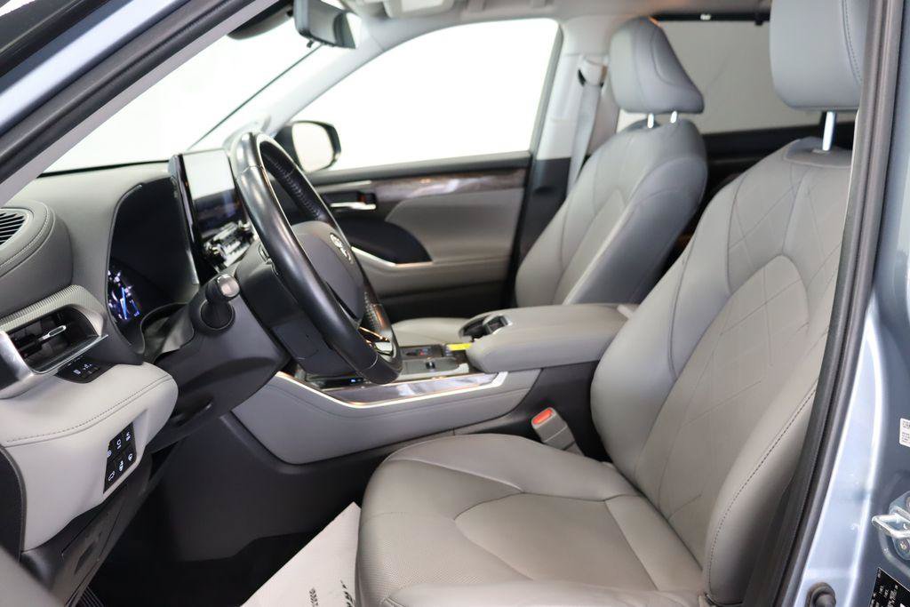 Used 2021 Toyota Highlander Platinum AWD/4WD image 22