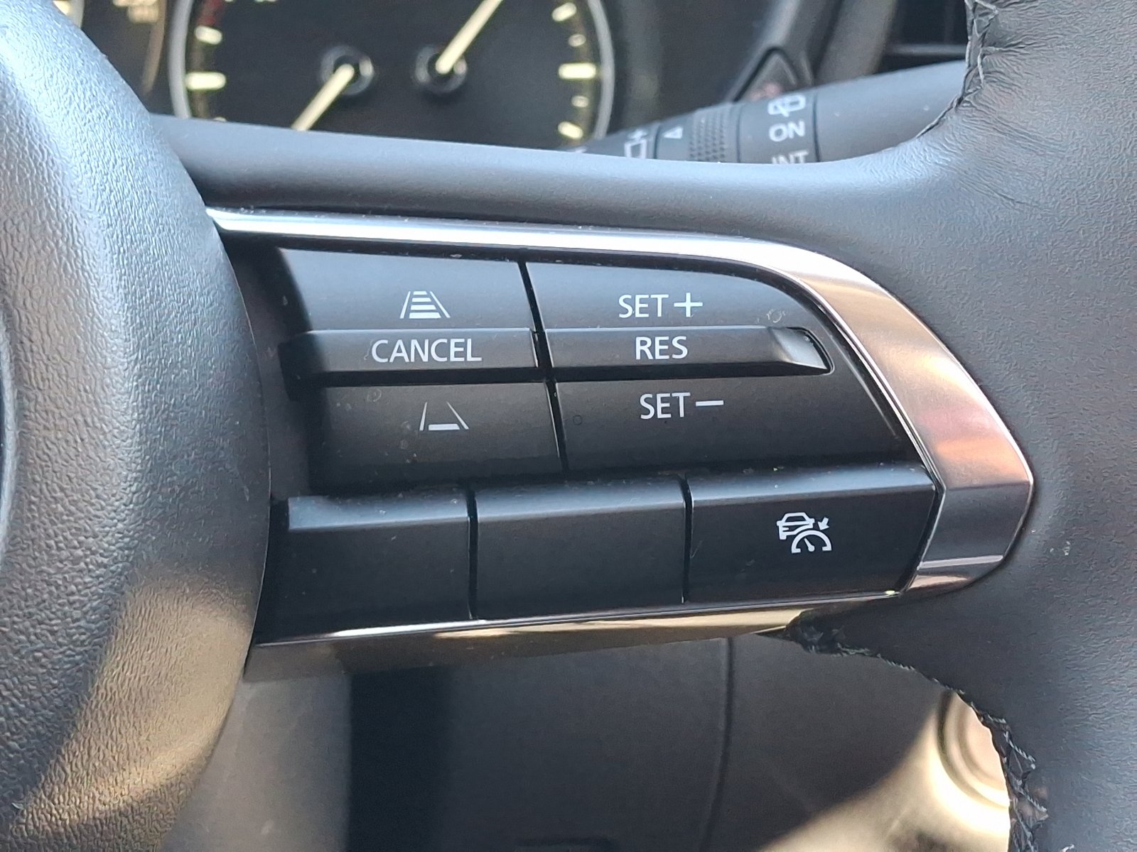 Certified 2025 MAZDA CX-30 Carbon AWD/4WD image 24
